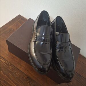 Elegant Black Leather Men's Loafers